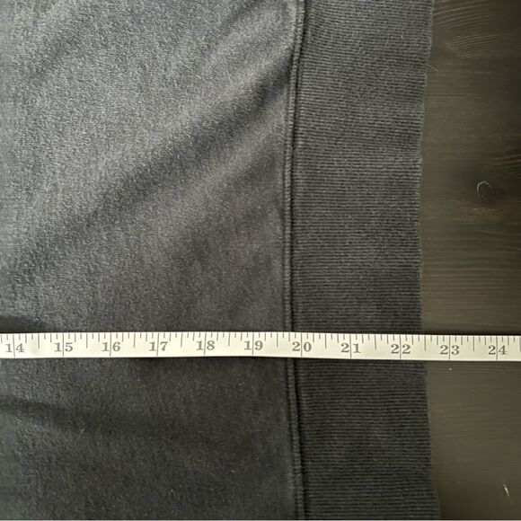 Kaws x Uniqlo Sesame Street Sweatshirt Unisex Size XS Black Embroidered Crewneck - Picture 13 of 13